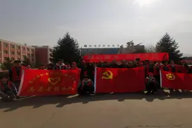 红古区职教中心开展“学习雷锋好榜样 清捡垃圾美环境——‘保护母亲河’”党建带团建活动图片