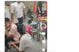 妈妈嫌弃 女儿高考完带13个男同学回家，我要笑死在网友评论区图片