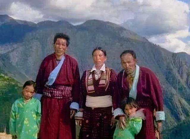 这个一妻多夫制的民族，晚上怎么过？女人直言：没有幸福可言！
