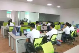中国发展为何让世界惧怕？荷兰教授：看看中国的上班时间就懂了图片