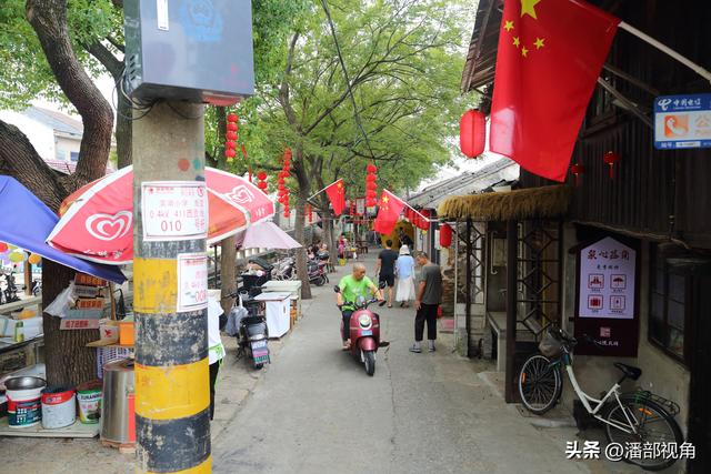 2005年国庆，南泉街上走了一圈，随便拍了一组当地人生活