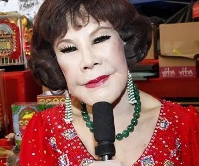 整容成瘾，甘做小三连生六胎，如今94岁住15平米公屋子女不管不顾