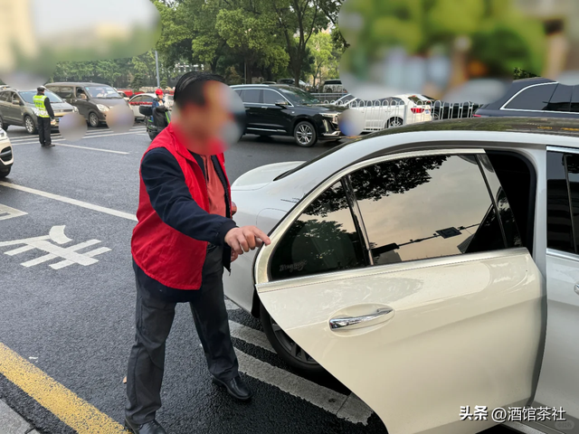 开学第一天，学校的“操作”令多少家长崩溃，是时候出手管管了！