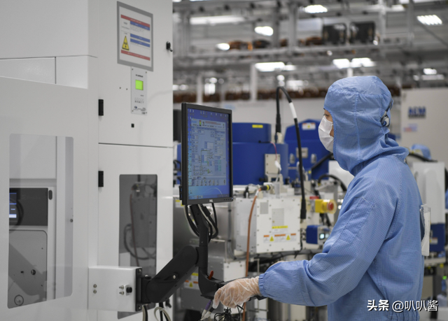 75岁芯片大佬潜逃美国！带核心技术机密	，中国半导体暗战再添变数