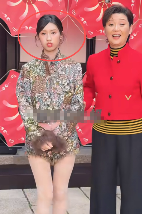 演都不演了！徐帆回应离婚后	，冯小刚和养女双双撕下她的“体面”