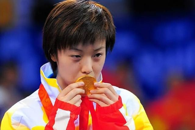 恩爱了16年抵不过现实残酷，44张怡宁绚烂如花，64岁徐威逐渐衰老