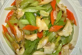 夏天，这菜全身是宝，很多人吃茎不吃叶，不懂吃，实在太可惜了图片