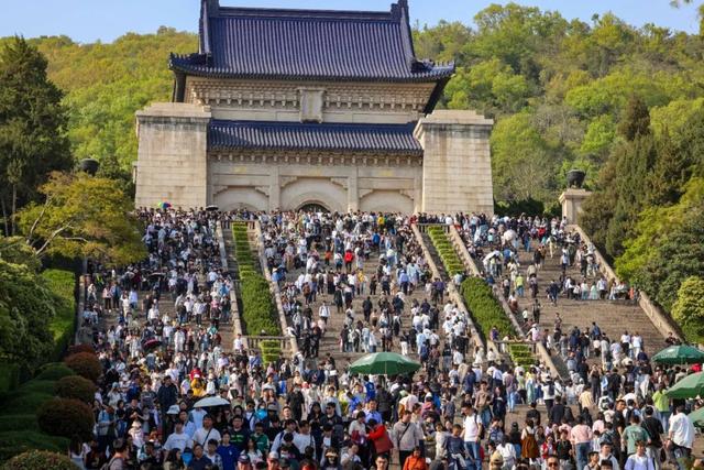人民日报推荐！跟着“苏超”游南京