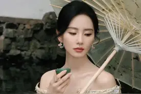 刘诗诗受伤了？脚缠绷带依旧美出圈，教科书级体态管理再引热议！图片