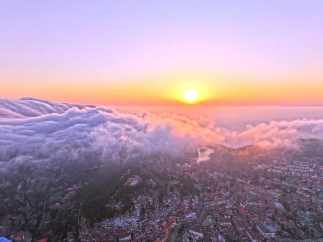 庐山：夕阳映红云瀑 “蓝调时刻”风光旖旎