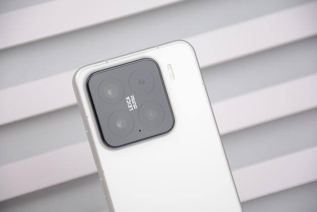 六月单品销量Top20，OPPO Reno14、小米15大亮