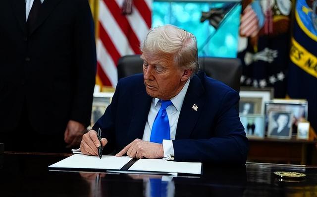 全世界都被普京骗了！打击乌克兰只是个幌子，真正目标已布局四年