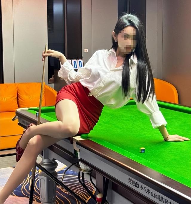 台球厅被曝“特殊服务”，包间暗藏玄机，美女陪练988包一杆进洞