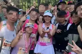 51岁的朱迅太拼了！早上无锡跑马拉松，下午飞福建主持节目！图片
