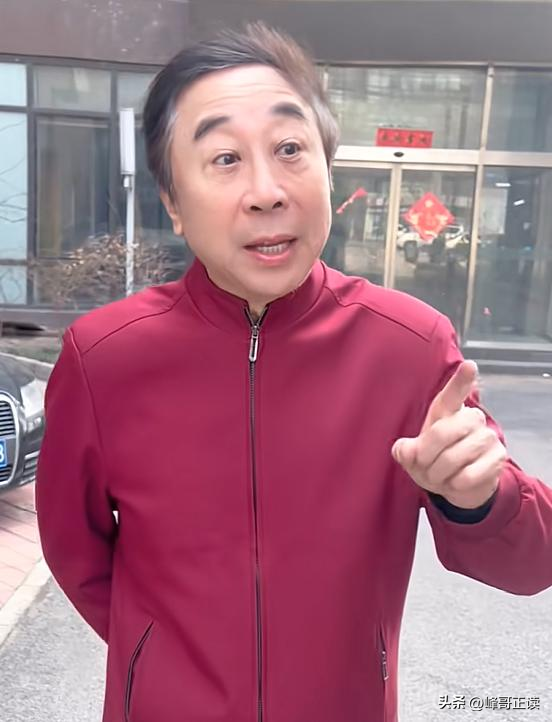 冯巩：与姐姐在大哥家过中秋节，父母不在了，兄弟姐妹感情依旧
