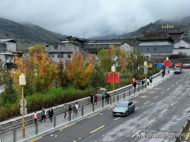 网络中国节·中秋丨当国庆红遇上中秋月：五台山景区双节喜迎八方客
