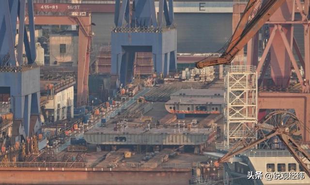 076有多强悍！电磁弹射+隐形无人机，根本无需垂直起降战斗机