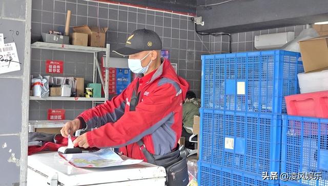 京东001号快递员已退休，勤恳工作16年，刘强东承诺的房给了吗？