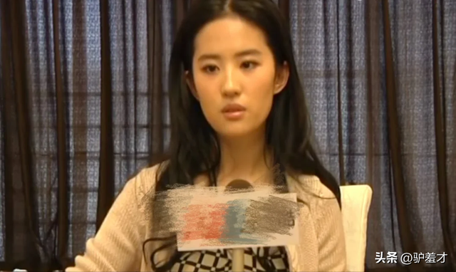 一场香港大火，让大家看清38岁刘亦菲的“真面目”	，赵立坚说对了