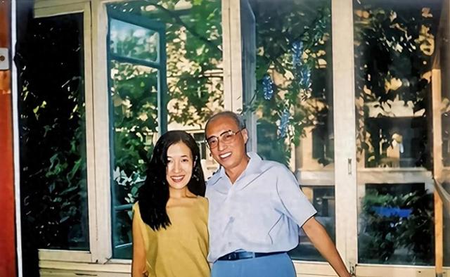 27岁女子爱上63岁火箭专家，相守一生，他去世后才知道爱人的身份