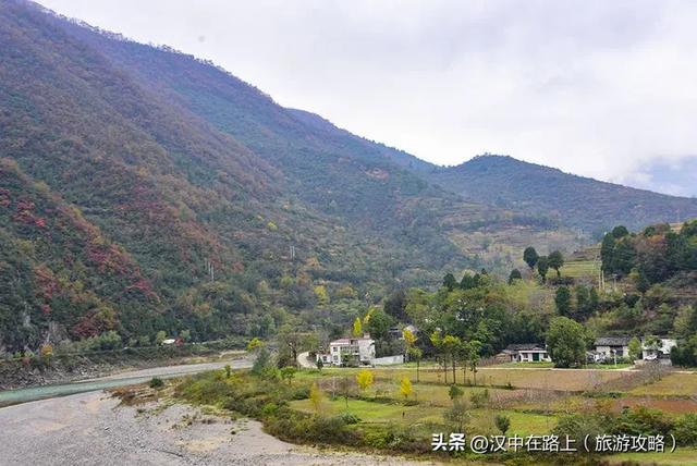 汉中出发沿嘉陵江跨省自驾，把秦巴深秋的美景装进车窗～图片