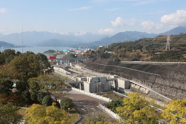 参观三峡大坝