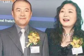 离婚分走前妻280亿，购买13亿别墅，娶24岁空姐，蔡奎有多幸福？图片