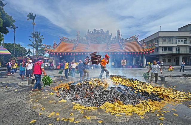 台湾民调发现：觉得“两岸处于紧张状态”的民众回升到57%，“相信美国会派兵协防”的民众由49%降至41%