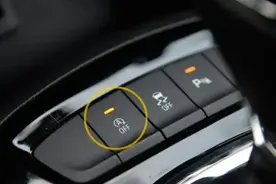 汽车的四大“反人类”设计，一个比一个离谱，看看你的车上有吗？图片