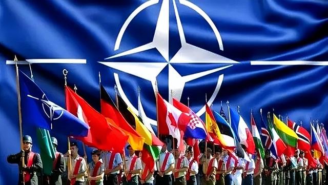 局势已经恶化，19国派兵堵门！解放军通告全球，中俄军方联手了