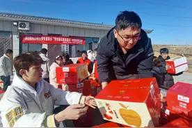 横山学子反哺桑梓，助农售出万元苹果图片