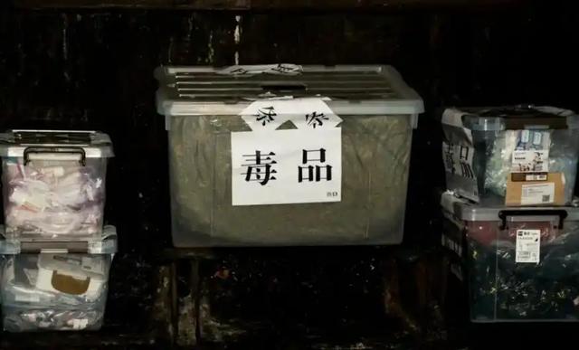 美国边说谈判边派航母，委内瑞拉76人丧生，马杜罗：百年最大威胁