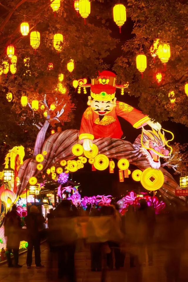 亮灯！马到！这是昨晚的南京