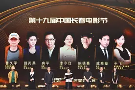 中年女人端庄最美，看了倪萍和岳红的合影，才懂大方得体的魅力图片