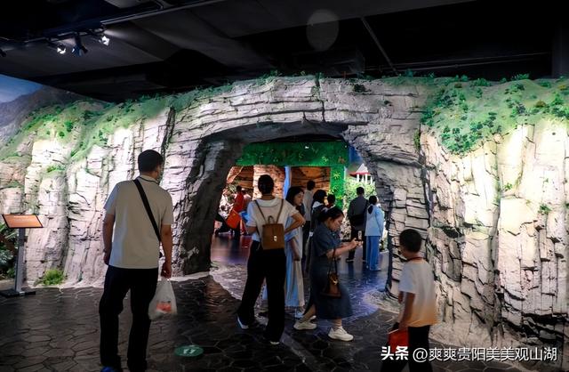 双节打卡观山湖：游客沉醉山水间 乐享诗意栖居
