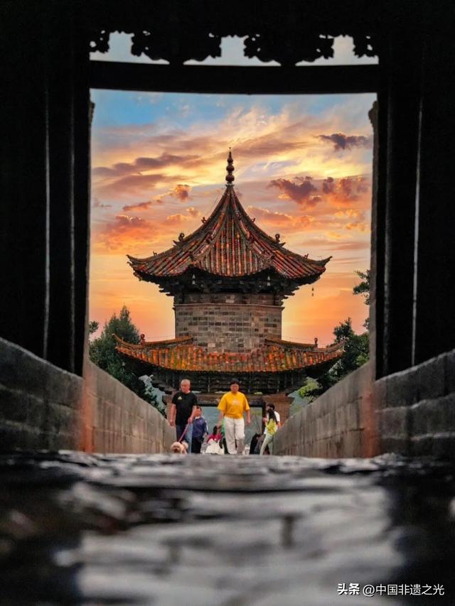 云南建水——千年临安古城 ：中国最后一座活着的古城！