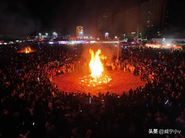 乌蒙狂欢威宁火把狂欢季在五里岗精彩落幕