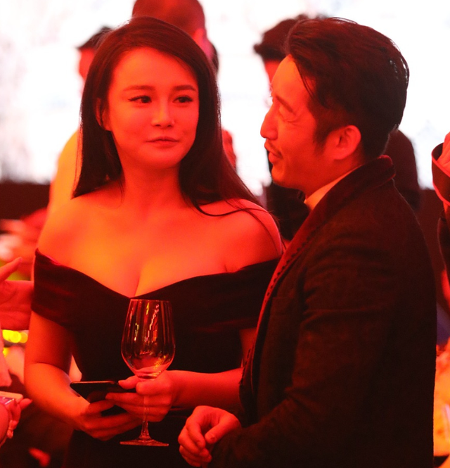 里子面子都没了！赔光2亿后	，妻子深夜亲手撕下邹市明最后的体面