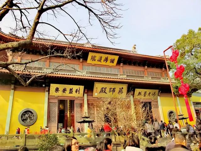 为什么景区都开始扎堆免门票了？他们到底是会亏本，还是赚更多？