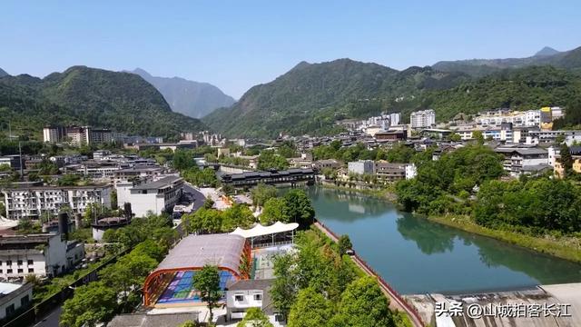 四川汶川心生向往的大镇，场镇规模超部分县城，拥有一所二本大学