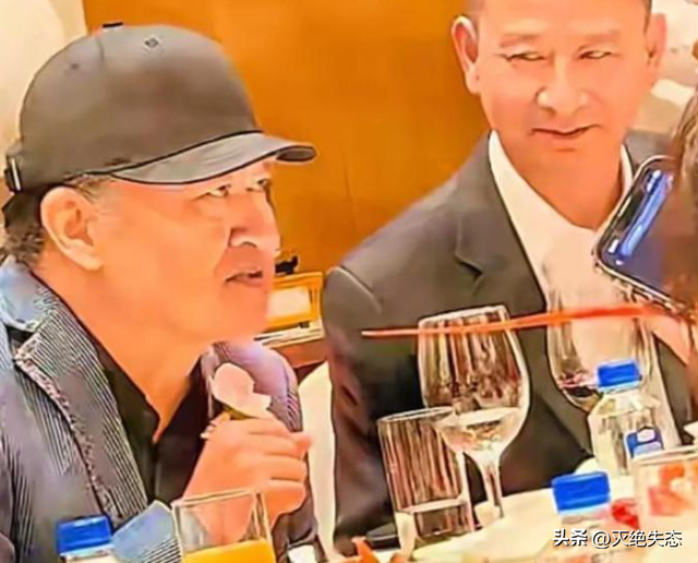 61岁刘欢不舍落泪！女儿婚礼曝光	，桌上茅台显眼，新郎神似宋小宝