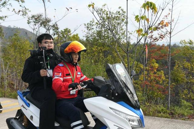 2025年第三届“多彩龙川·古邑苏区”环霍山30公里徒步活动举行