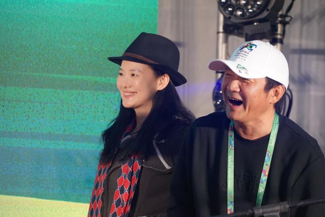 她陪伴陈道明8年，2亿身价不求名分，转身嫁王菲初恋成人生赢家