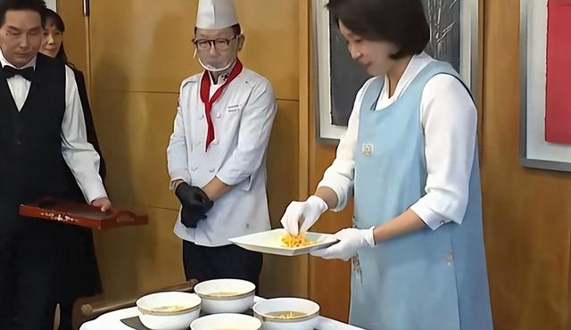 吃完了酒席，李在明启程离京	，临走前终于对中国改口，一个时代告终