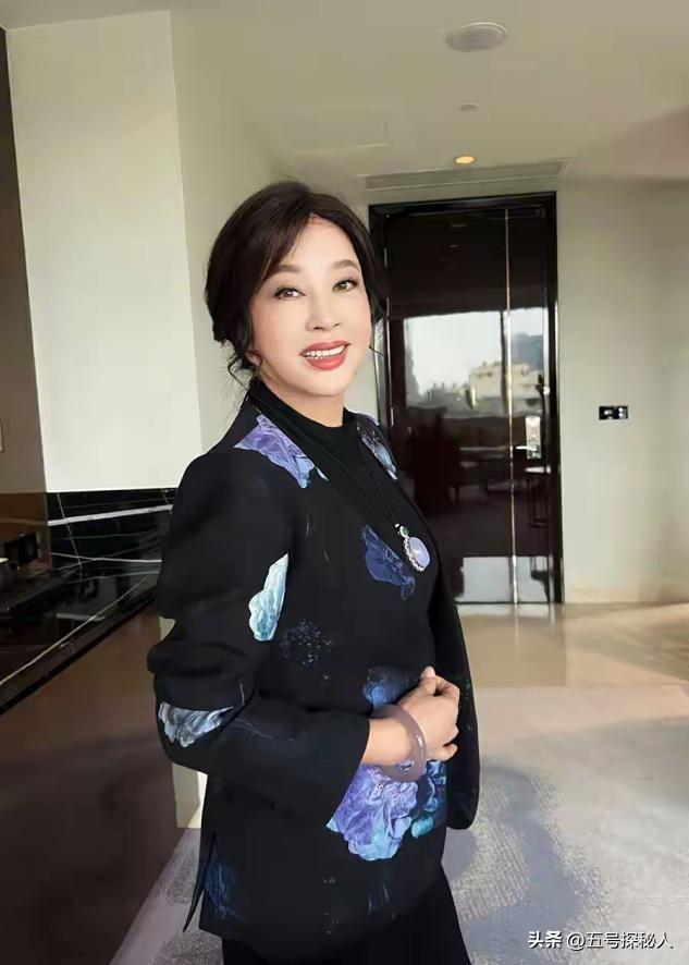 钱再多有什么用？75岁的“风流妖精”刘晓庆，已经走上另一条道路