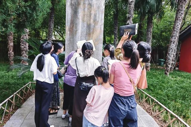 包公园变身探案现场：国庆“剧本游”引爆景区客流和时长双增长