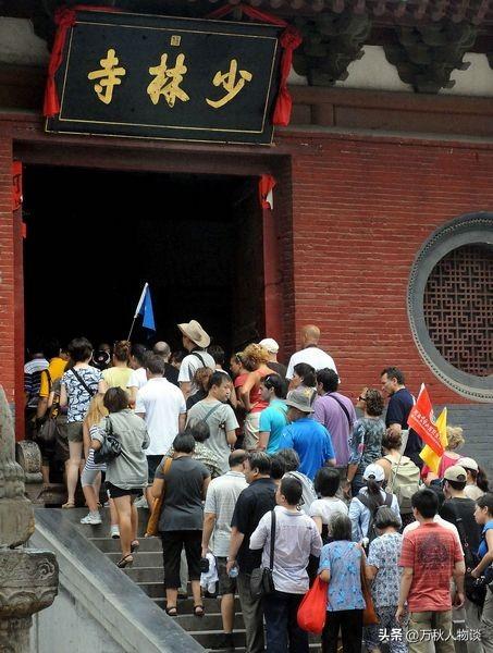 一女子曝释永信过往，姐妹住少林寺3天2夜，抢着往释永信房间跑