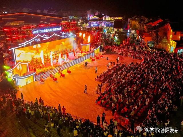 秋晚耀德阳・国庆欢乐购 | 超全攻略来袭，带你看秋晚、捧川超、爽翻黄金周！