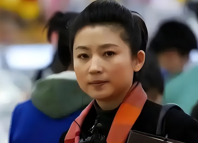 天道好轮回！57岁著名央视女主持王小丫，终于为自己的行为买单