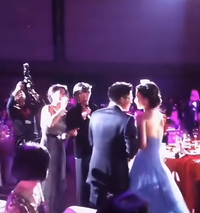 霍震霆没想到，44岁儿媳郭晶晶再次官宣喜讯，让整个阔太圈沉默了